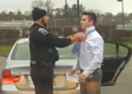 大学生开车超速被查 警察竟然还帮他打领带