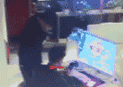 桐乡一男子网吧遗落手机,民警完璧归赵 打开