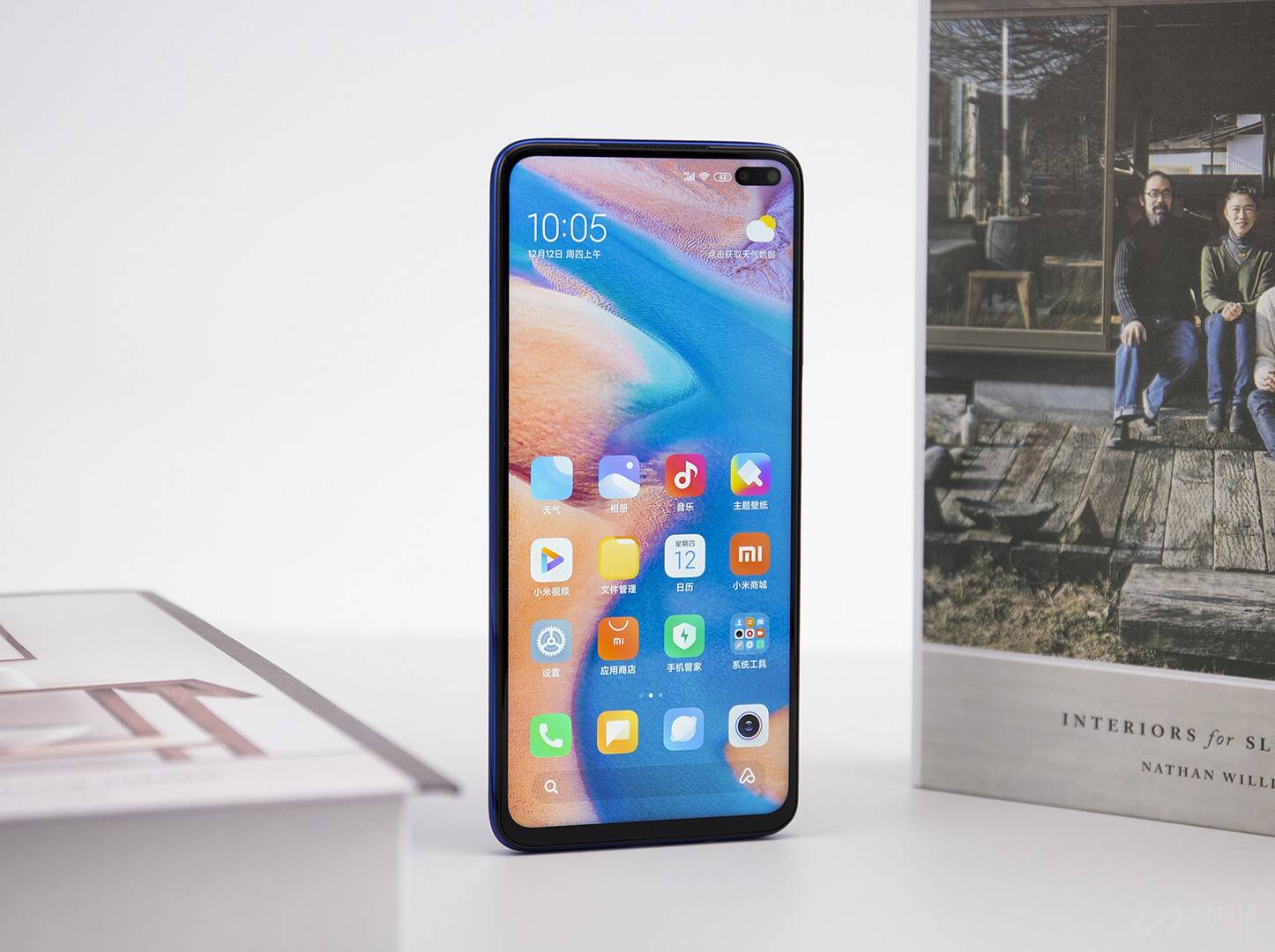 激进双挖孔搭配"明眸"镜头 redmi k30深海微光图赏