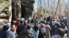 十一假期各地游客齐聚汤旺 观奇石赏五花山色