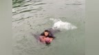 开化：59岁男子不慎落水 交警紧急施救