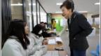 朴槿惠现身韩国会议员选举投票现场