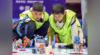 安徽铜陵：青少年机器人赛场竞技