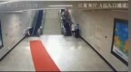 3秒！武汉轨道公安辅警迅速按停扶梯救下摔倒乘客