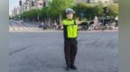 情況特別危急！小女孩出現在機動車道上 宜春“奔跑哥”反向沖入車流