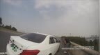 高速公路上轿车突然动力全失 巡逻交警：我送你们下高速