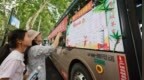 鄭州985路公交車長用200張折紙，為考生家長打造“清涼竹林”