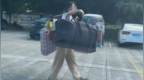 女孩高考完挑行李回家,，官方：她認(rèn)為這很平常,，沒(méi)必要多說(shuō)