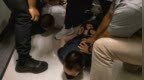 白宮官員下死命令,，美移民局特工為卷KPI甚至到法庭外蹲點(diǎn)抓捕