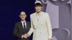 中国球员杨瀚森登陆NBA！成姚易之后第3人 薪资超2100万美元