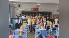 青岛市第三实验初中举行“逐光绘山海 扬帆向远辰”2025届毕业典礼