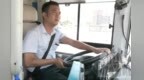 南昌146路公交車上女乘客突然暈倒 司機和熱心乘客出手相助