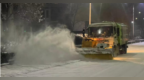 漯河城市管理局多部門連夜除雪 全力保障城市道路暢通