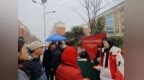 登封市就业创业服务中心赴君召乡雨露社区开展送岗送政策服务
