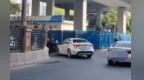 市民反映兰州一桥下无绕行掉头指示牌　司机频走冤枉路