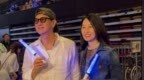 张家辉关咏荷牵手看演唱会 结婚二十三年依旧甜蜜
