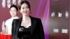 姜妍线下被偶遇，身材消瘦胳膊像筷子，脸长五官精致看不出年龄
