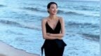 舒淇海边秀身材 紫外线过敏引热议