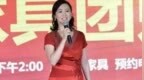 60岁叶子楣商场走穴无人在意，染黄发露副乳，身材畸形眼都睁不开