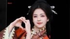 白鹿身着战国袍现身 对粉丝比心温柔俏皮