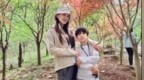 黄圣依与小儿子享受亲子户外活动