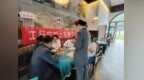 金融服务进企业 上门办卡解“薪”忧——工行宝鸡大庆路支行上门为企业员工办理工资卡