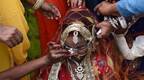 印度“致命婚礼”致百余人感染新冠病毒，新郎去世新娘却未被感染