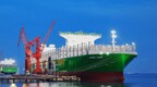 比最大航母還要長60多米 全球最大集裝箱船在上海交付