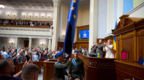 还没加入欧盟 乌克兰就先把欧盟旗摆到了最高拉达