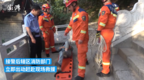 蚌埠：游客摔伤被困山上 消防员担架救援下山
