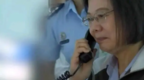 尴尬了！蔡英文电话慰劳飞行员却被解放军警告声打断，台空军这么解释
