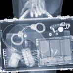 直击世界上最牛的安检，所有东西一目了然，毫无隐私