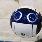 这个球形机器人将成为一名太空摄影师