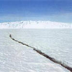 南极发现神秘裂缝