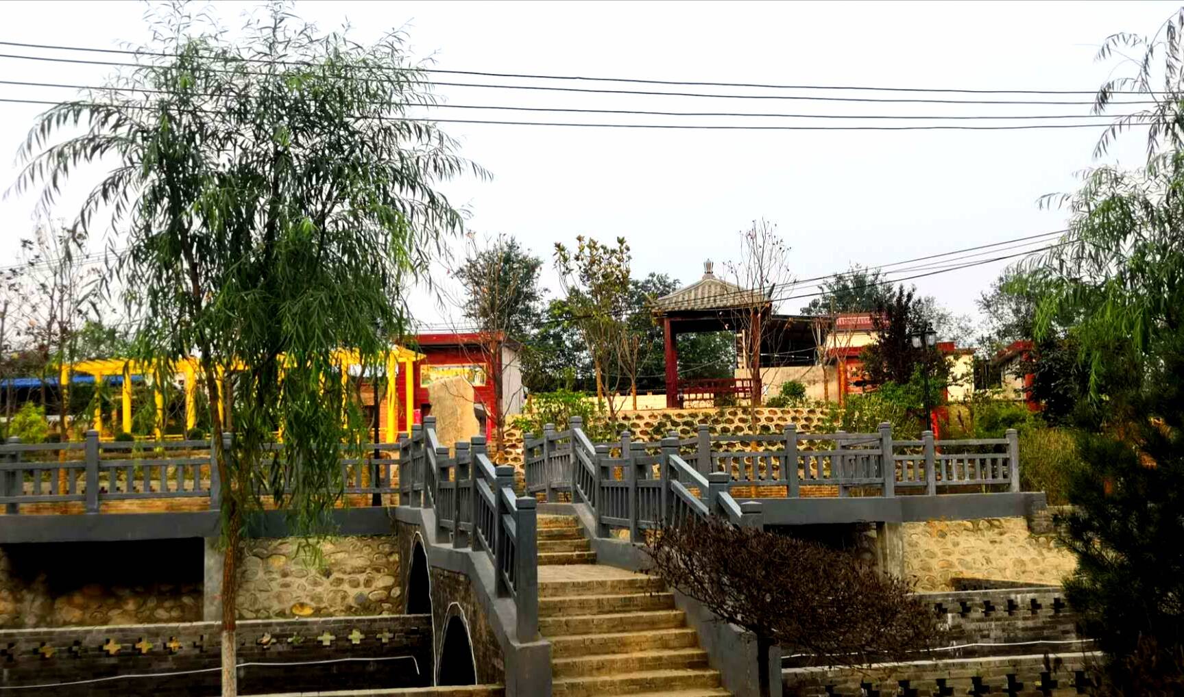 宜阳县董王庄乡一行到韩城镇秦王寨观摩新农村建设
