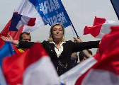 法国大选第二场辩论后 马克龙与勒庞支持率持平