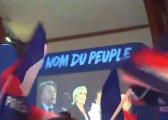 勒庞竞选现场挂横幅“以人民的名义”