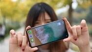 iPhone X重启后变“偏分” 网友调侃：刘海没梳好！