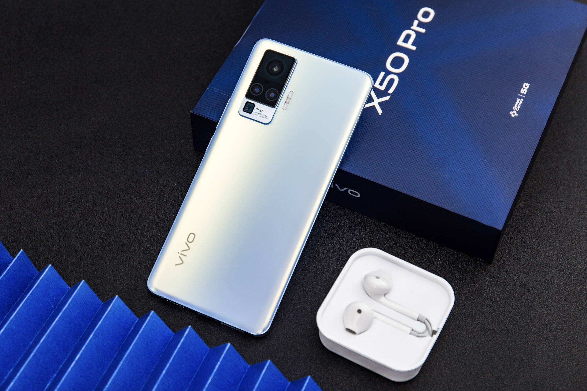 体态苗条大眼睛,二次元美女vivo x50 pro图赏