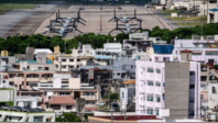日媒：冲绳居民在美军营前静坐以反对美基地建设