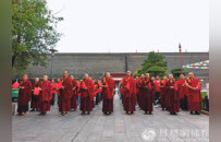 石榴花开 籽籽同心：西安广仁寺举行升国旗仪式暨民族团结进步主题活动