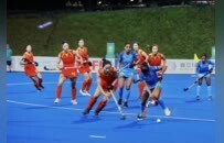 一片“中国红”！中国女队时隔16年夺金引热议，2024年已一鸣惊人