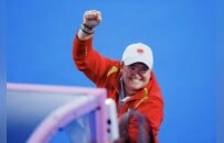 一片“中国红”！中国女队时隔16年夺金引热议，2024年已一鸣惊人