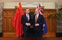 王毅同新西兰副总理兼外长彼得斯会谈