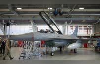 美国掏钱了丹麦拍板了，泽连斯基的F-16“座机”，优先卖给阿根廷