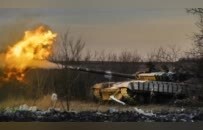 俄乌冲突：防线崩溃消息频传，乌军真会一溃千里吗？