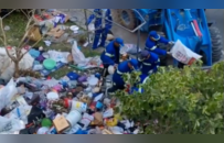 上海阿婆在小区囤了24吨垃圾，邻居倒大霉：臭到离谱，劝不动…