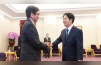 日本驻华大使刚下台，就跑到台湾岛示威，对蔡英文大献殷勤