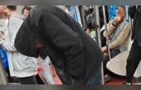 举止怪异像是丧尸片的开头，西安市民坐地铁发现神秘黑衣男子，官方回应