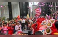 人群涌上第六大道，百辆老爷车齐亮相，亚太裔文化遗产游行曼哈顿举行